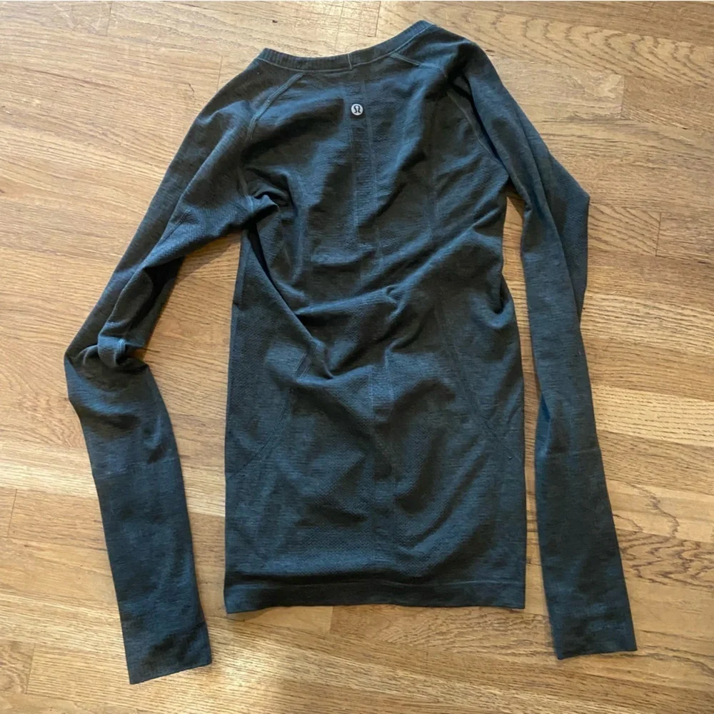 Women's Lululemon Swiftly Tech Long Sleeve Crew green size 4